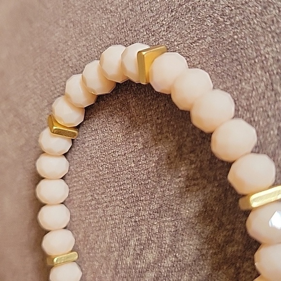 Cream Glass Beaded Leopard Print Charm Stretch Mobwife Bracelet - Picture 5 of 5